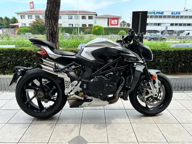 MV Agusta Brutale 1000 RS (2022 - 26) (2)