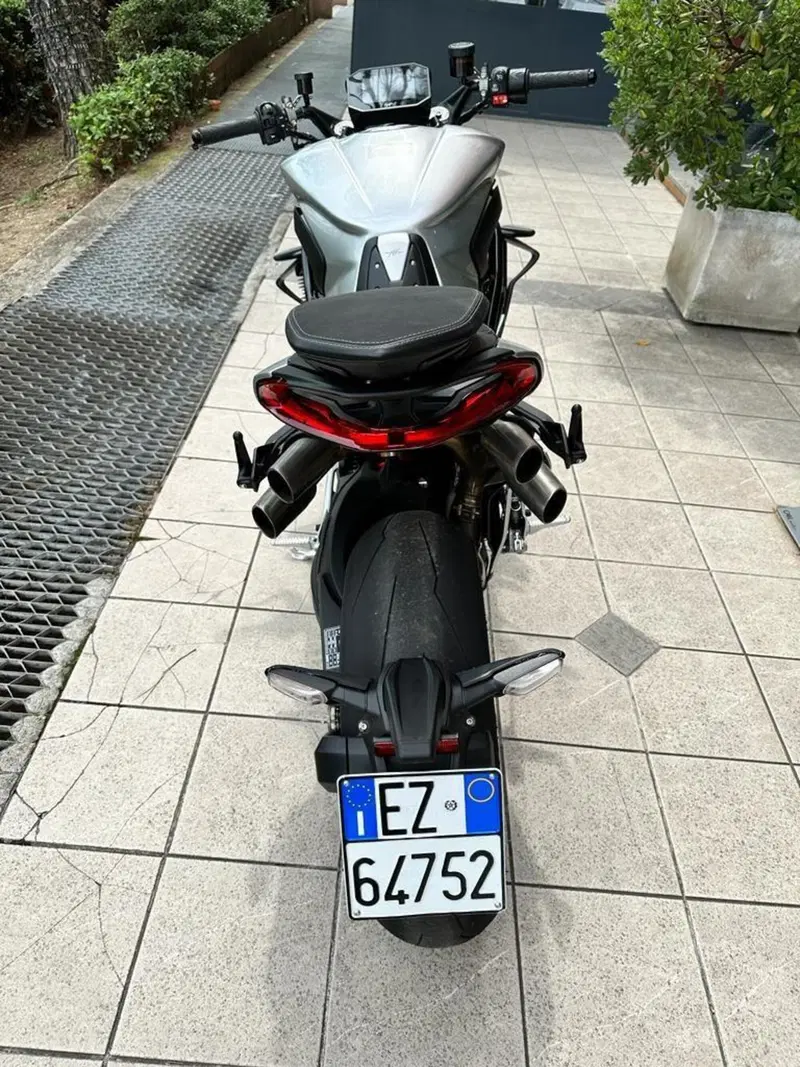 MV Agusta Brutale 1000 RS (2022 - 26) (5)