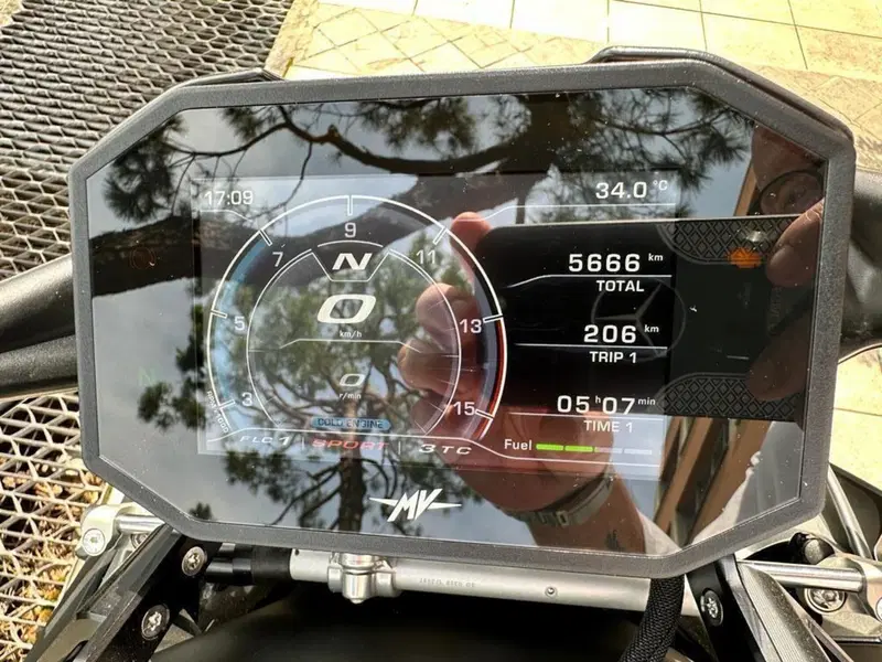MV Agusta Brutale 1000 RS (2022 - 26) (9)