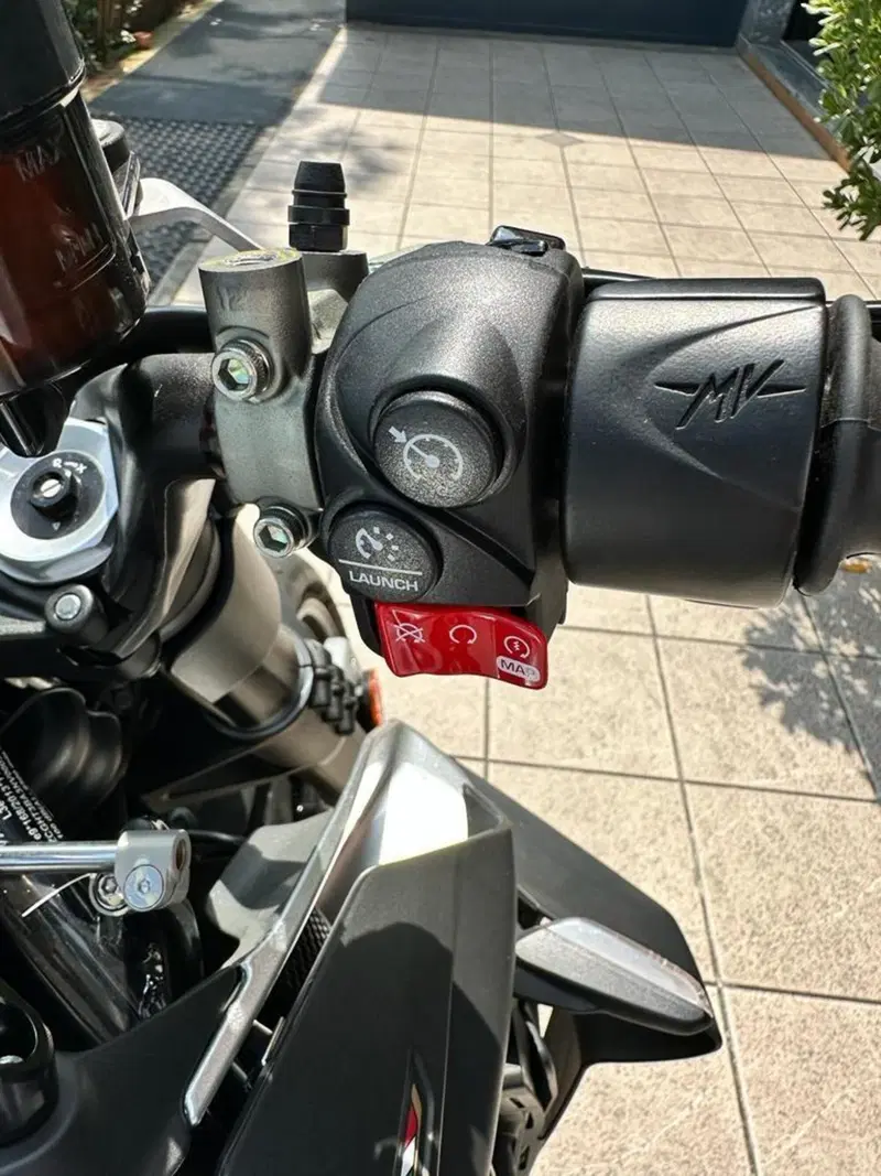 MV Agusta Brutale 1000 RS (2022 - 26) (11)