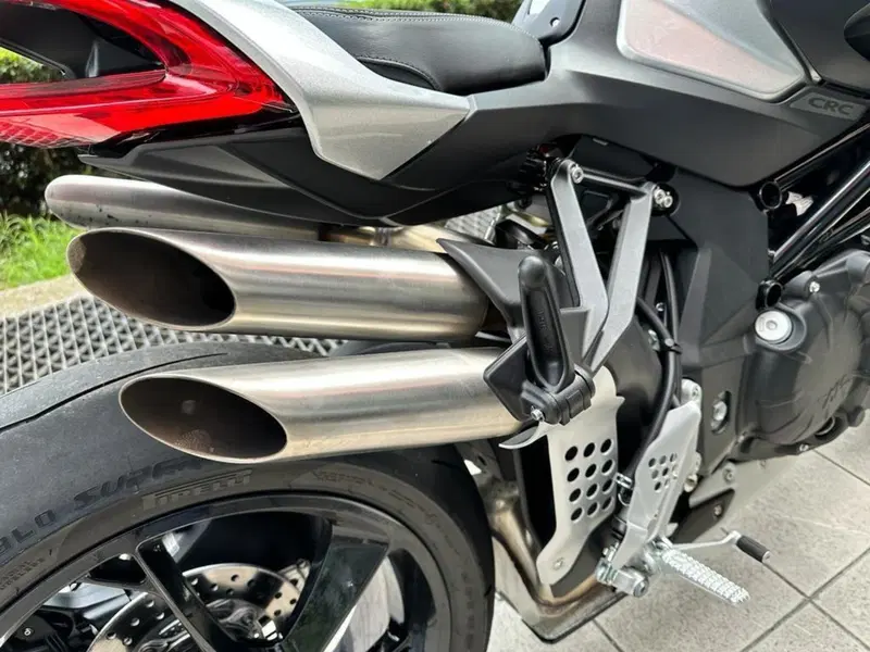 MV Agusta Brutale 1000 RS (2022 - 26) (17)