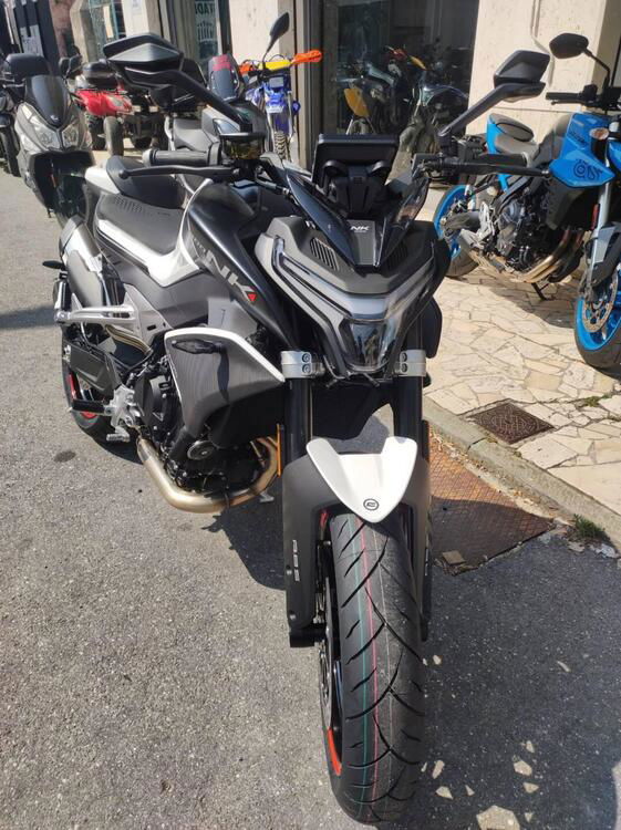 CFMOTO 800NK Advanced (2023 - 24) (4)