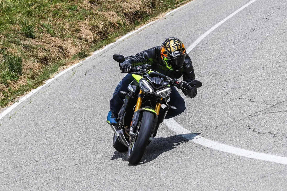 Triumph Street Triple RS vs Street Triple Moto2 Edition: la scelta si fa difficile (44)