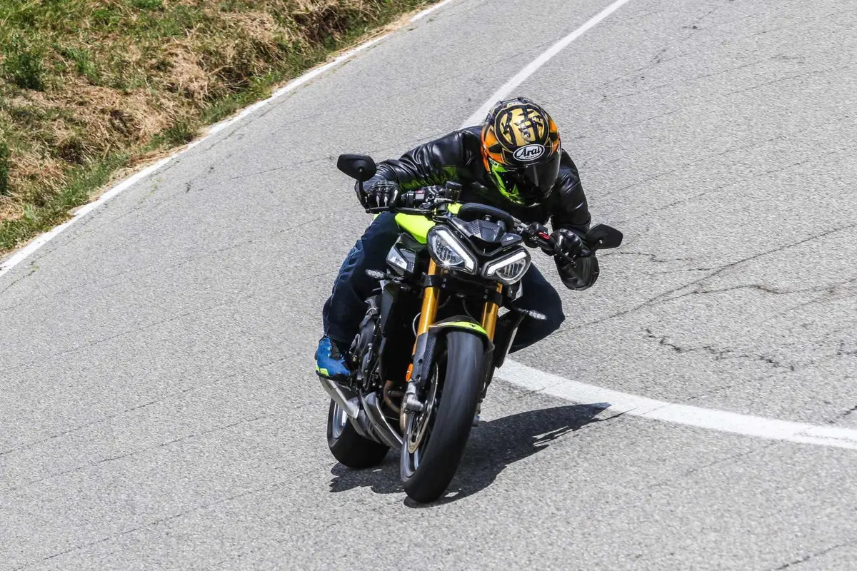 Triumph Street Triple RS vs Street Triple Moto2 Edition: la scelta si fa difficile (45)