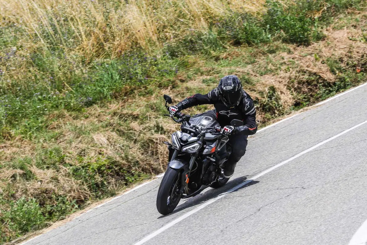Triumph Street Triple RS vs Street Triple Moto2 Edition: la scelta si fa difficile (46)