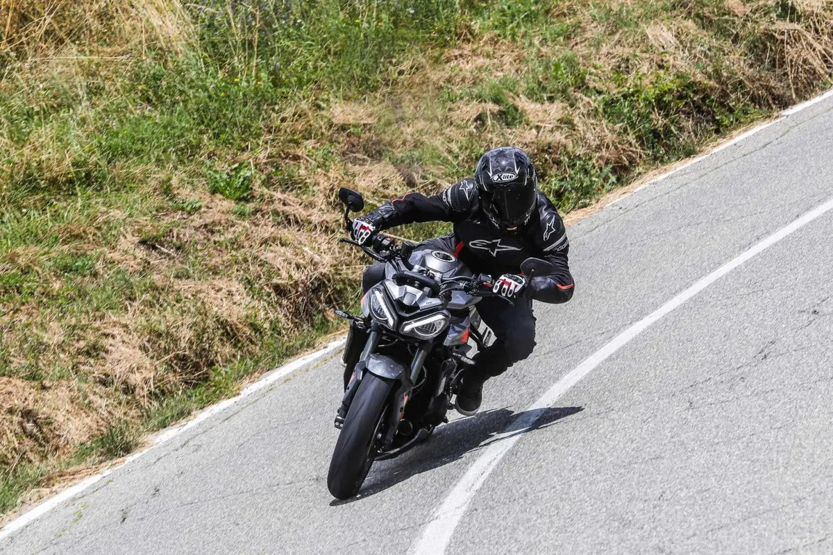 Triumph Street Triple RS vs Street Triple Moto2 Edition: la scelta si fa difficile (47)