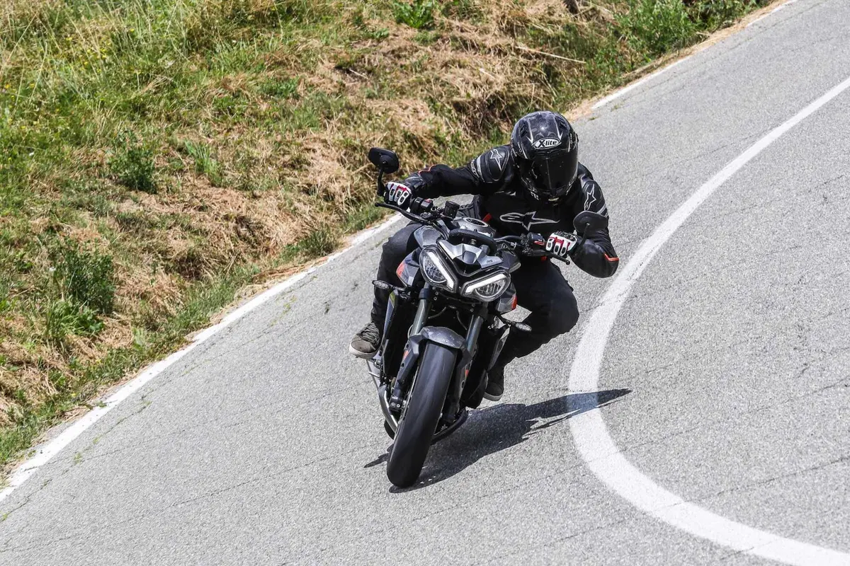 Triumph Street Triple RS vs Street Triple Moto2 Edition: la scelta si fa difficile (48)