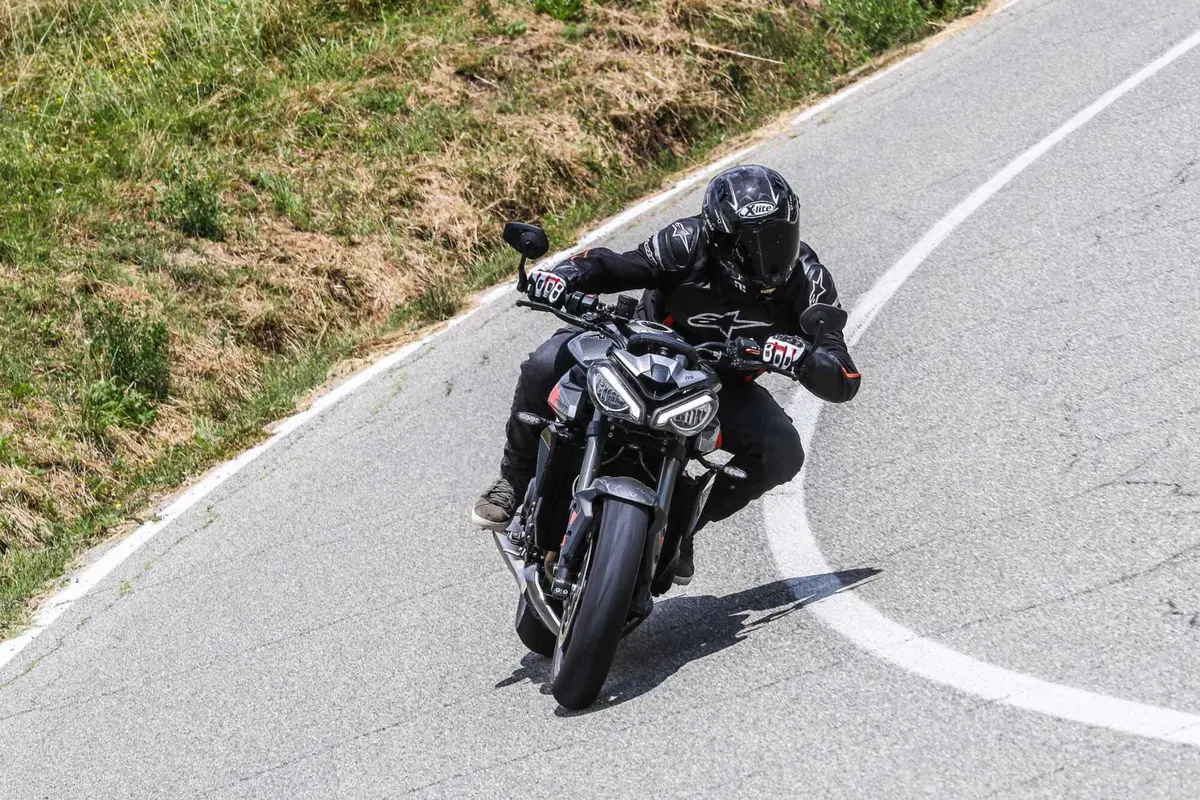 Triumph Street Triple RS vs Street Triple Moto2 Edition: la scelta si fa difficile (49)