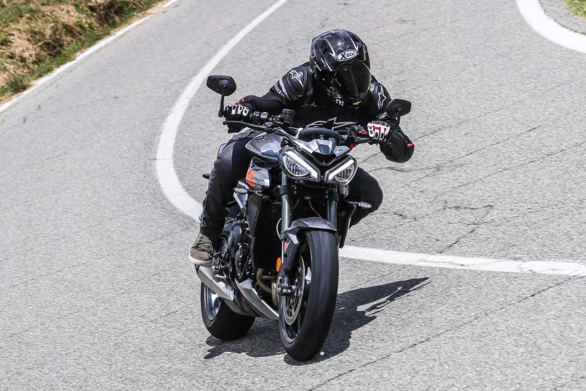 Triumph Street Triple RS vs Street Triple Moto2 Edition: la scelta si fa difficile (50)