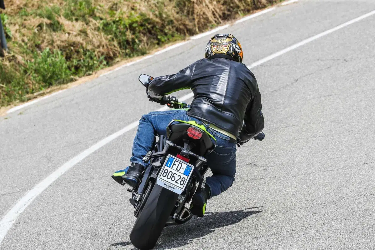 Triumph Street Triple RS vs Street Triple Moto2 Edition: la scelta si fa difficile (52)