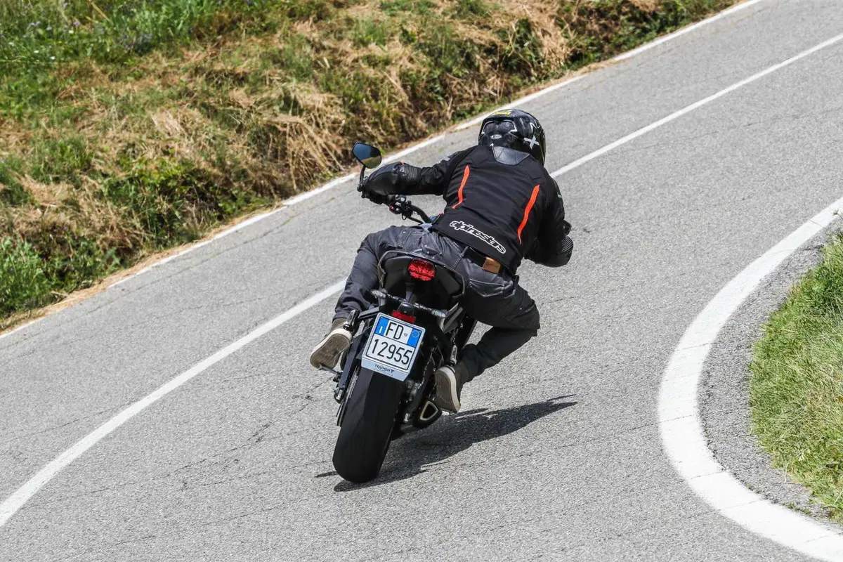 Triumph Street Triple RS vs Street Triple Moto2 Edition: la scelta si fa difficile (56)