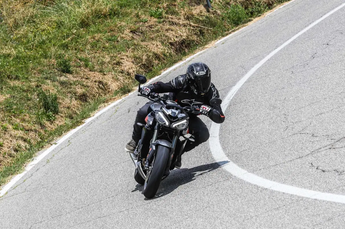 Triumph Street Triple RS vs Street Triple Moto2 Edition: la scelta si fa difficile (59)