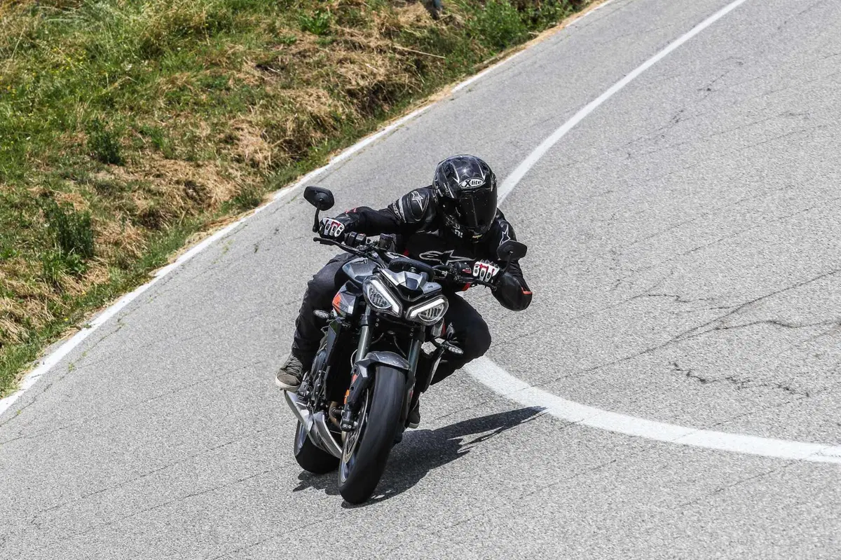 Triumph Street Triple RS vs Street Triple Moto2 Edition: la scelta si fa difficile (60)