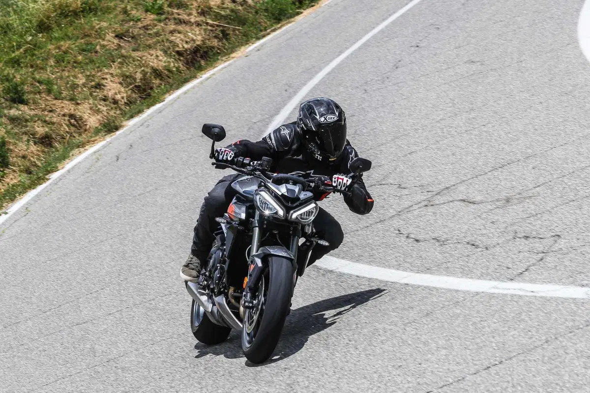 Triumph Street Triple RS vs Street Triple Moto2 Edition: la scelta si fa difficile (61)