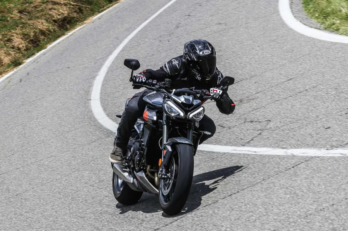 Triumph Street Triple RS vs Street Triple Moto2 Edition: la scelta si fa difficile (62)