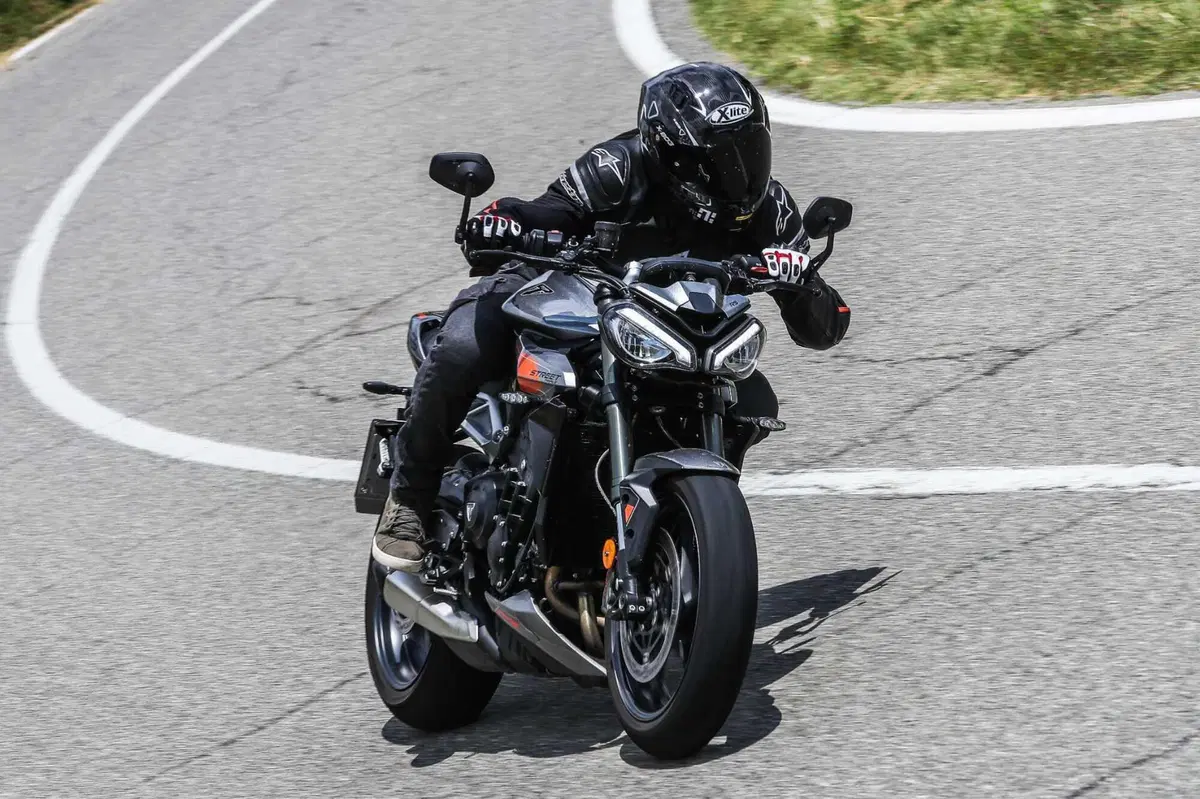Triumph Street Triple RS vs Street Triple Moto2 Edition: la scelta si fa difficile (63)