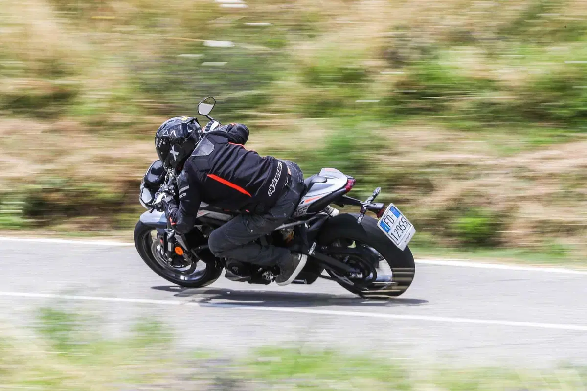 Triumph Street Triple RS vs Street Triple Moto2 Edition: la scelta si fa difficile (65)