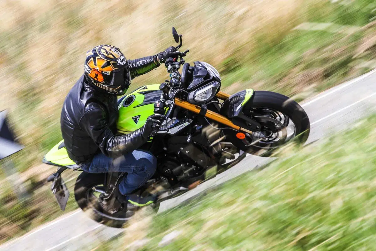 Triumph Street Triple RS vs Street Triple Moto2 Edition: la scelta si fa difficile (68)