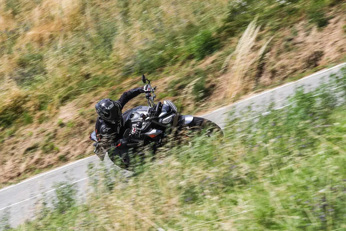 Triumph Street Triple RS vs Street Triple Moto2 Edition: la scelta si fa difficile (69)