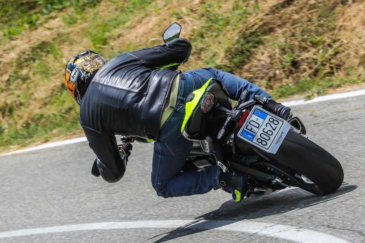 Triumph Street Triple RS vs Street Triple Moto2 Edition: la scelta si fa difficile (72)