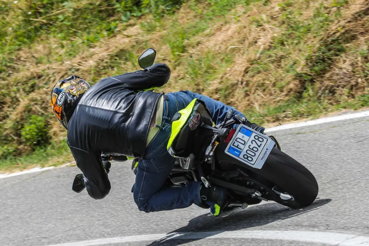 Triumph Street Triple RS vs Street Triple Moto2 Edition: la scelta si fa difficile (73)