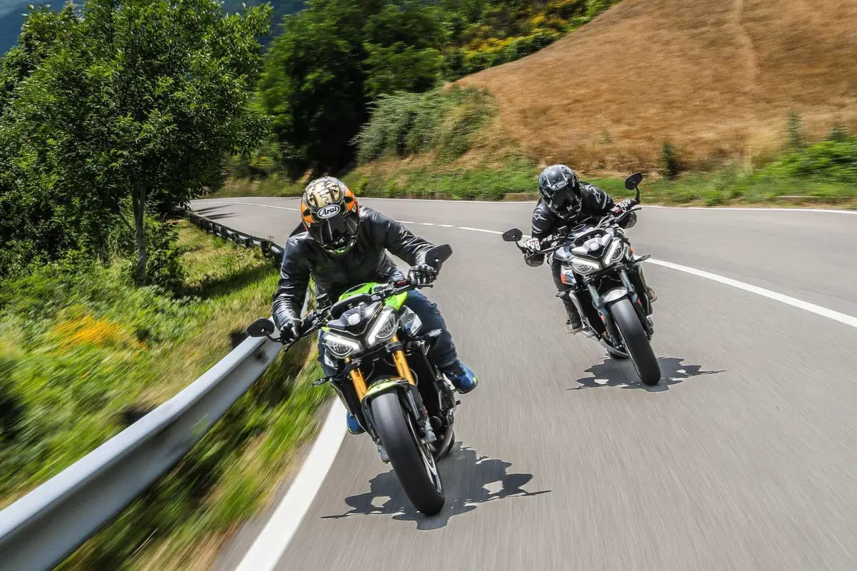 Triumph Street Triple RS vs Street Triple Moto2 Edition: la scelta si fa difficile (77)