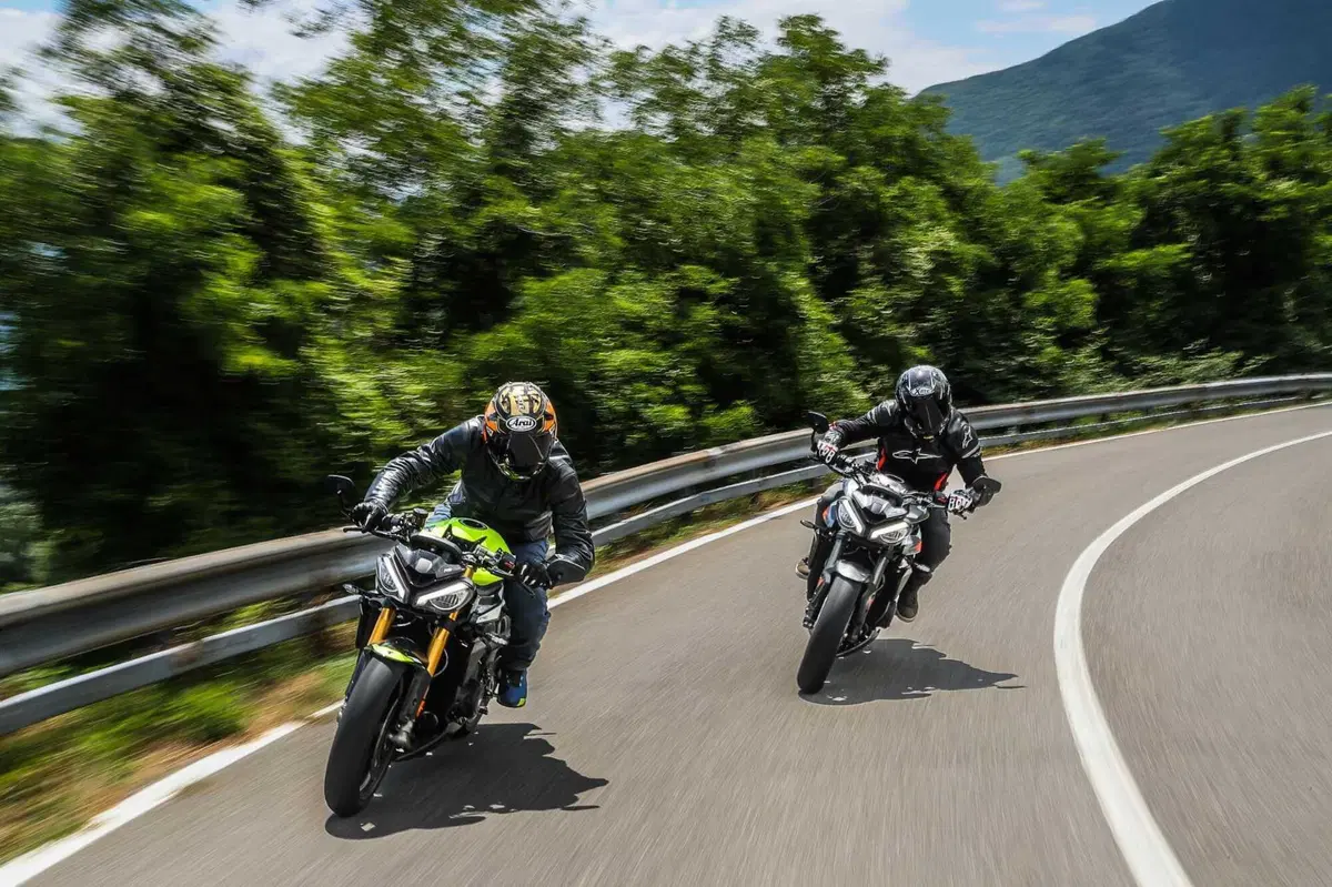 Triumph Street Triple RS vs Street Triple Moto2 Edition: la scelta si fa difficile (78)