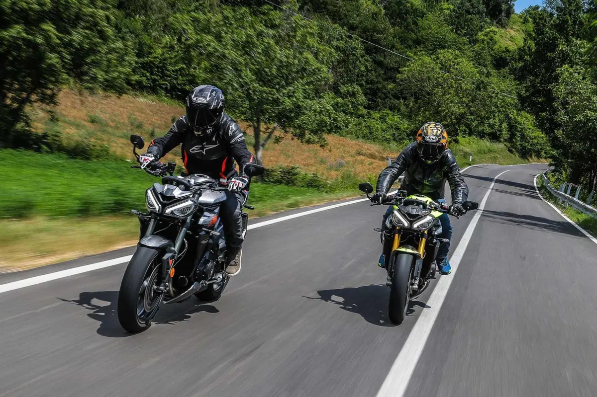 Triumph Street Triple RS vs Street Triple Moto2 Edition: la scelta si fa difficile (82)