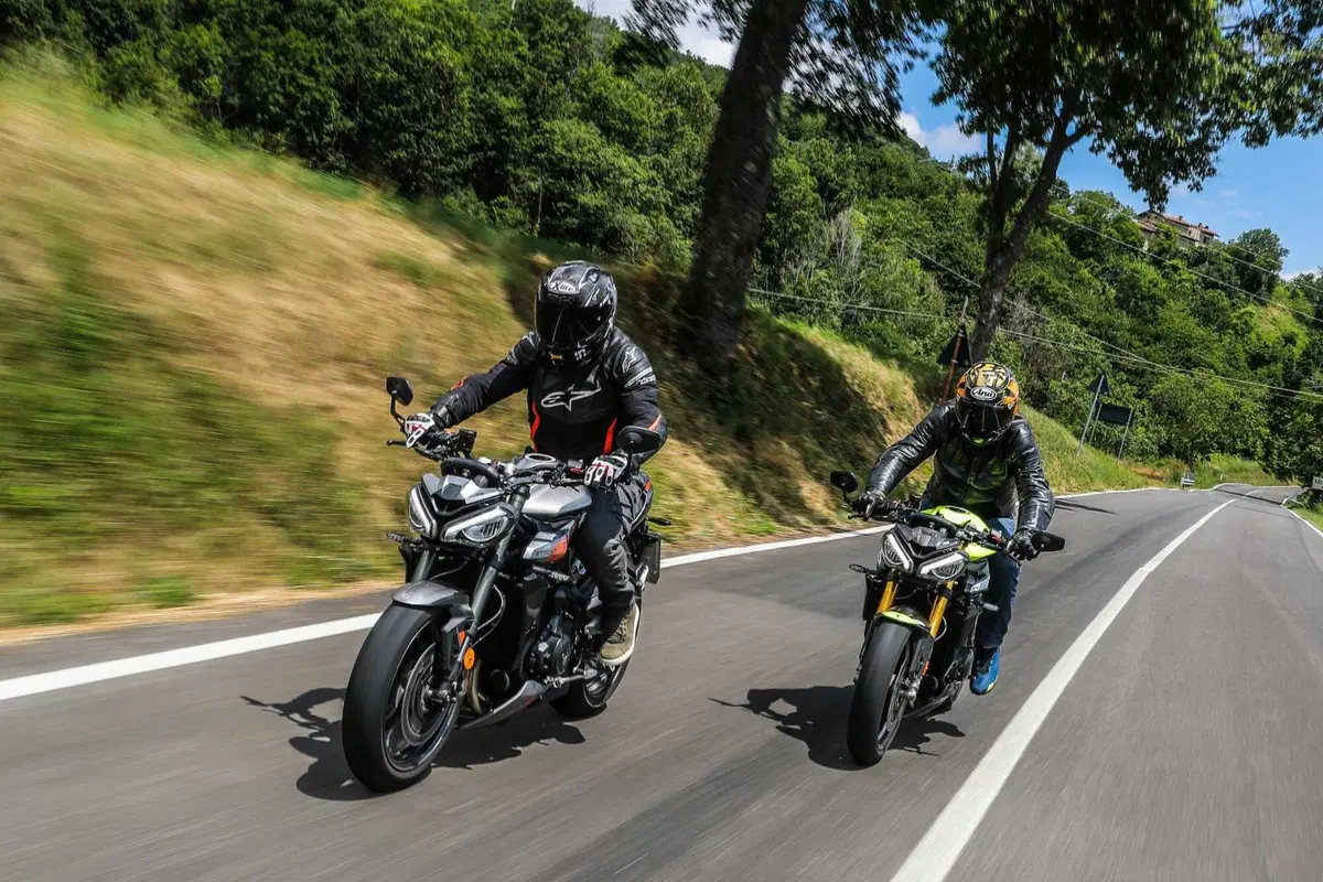 Triumph Street Triple RS vs Street Triple Moto2 Edition: la scelta si fa difficile (84)