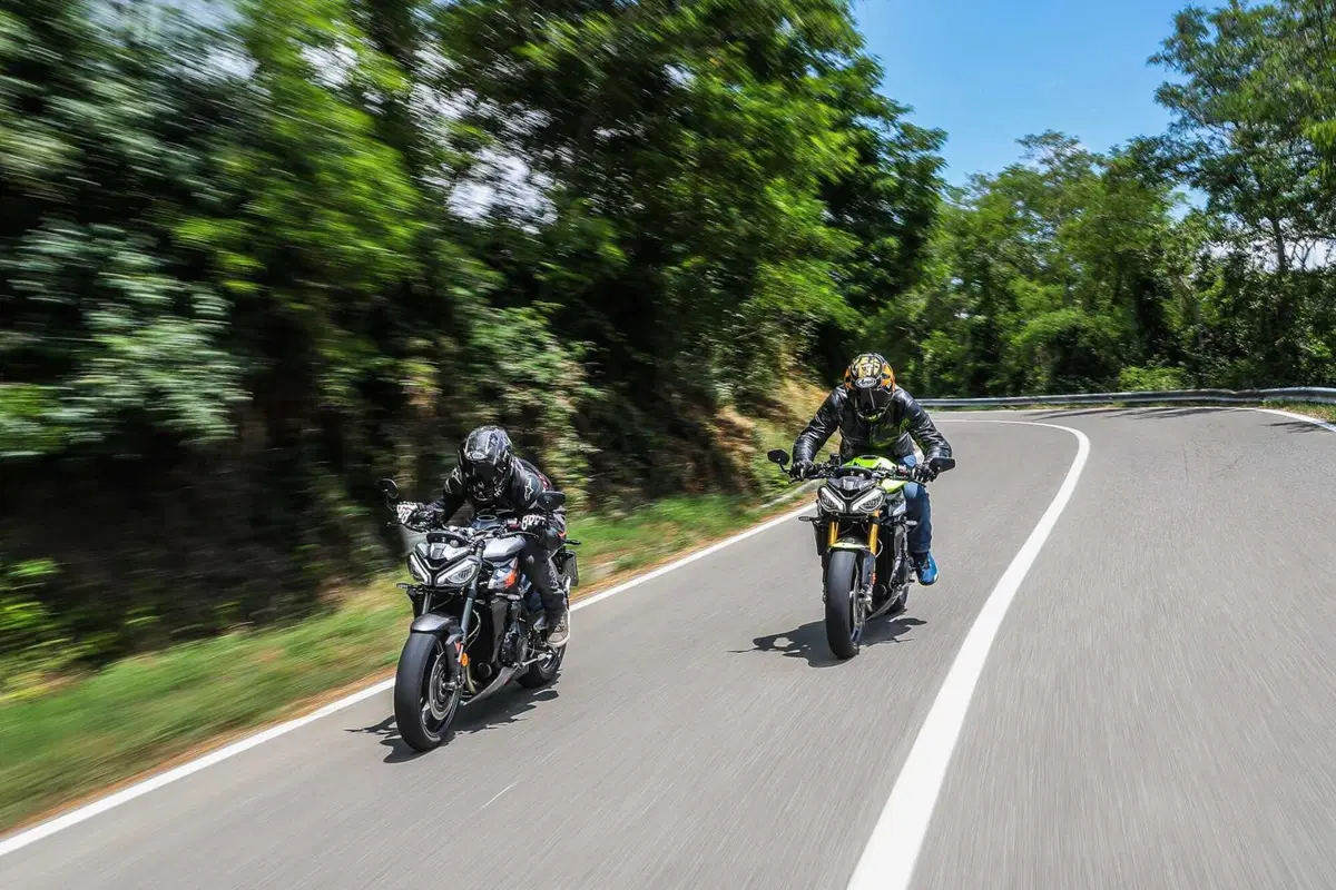 Triumph Street Triple RS vs Street Triple Moto2 Edition: la scelta si fa difficile (87)