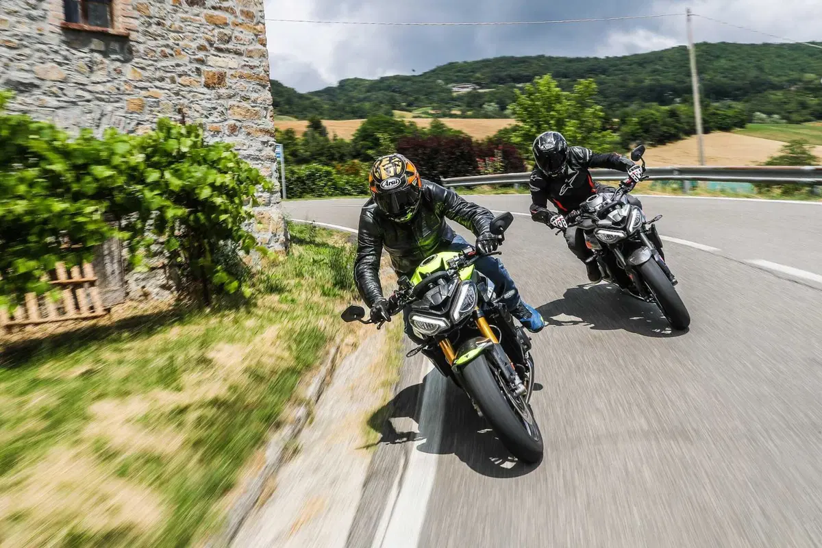 Triumph Street Triple RS vs Street Triple Moto2 Edition: la scelta si fa difficile (88)
