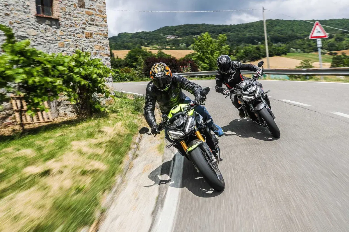 Triumph Street Triple RS vs Street Triple Moto2 Edition: la scelta si fa difficile (89)