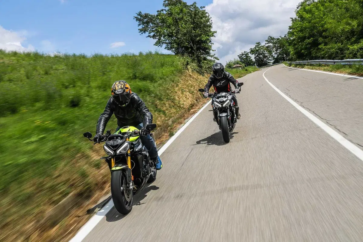 Triumph Street Triple RS vs Street Triple Moto2 Edition: la scelta si fa difficile (90)