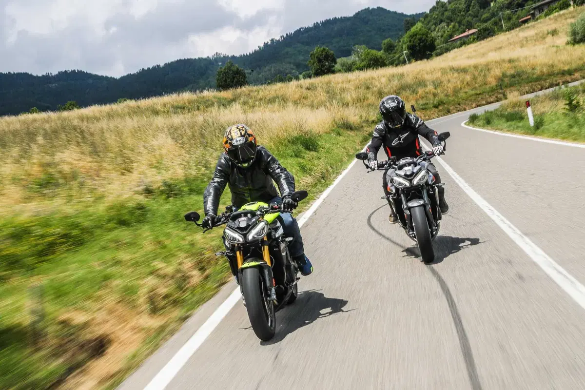 Triumph Street Triple RS vs Street Triple Moto2 Edition: la scelta si fa difficile (92)