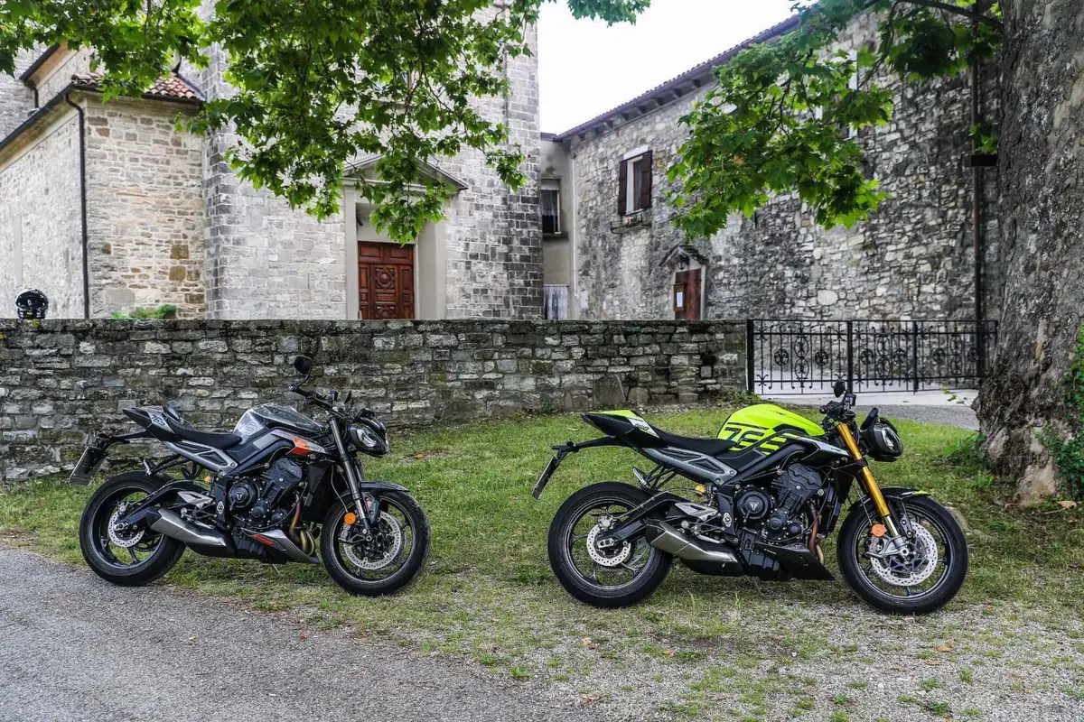 Triumph Street Triple RS vs Street Triple Moto2 Edition: la scelta si fa difficile (99)