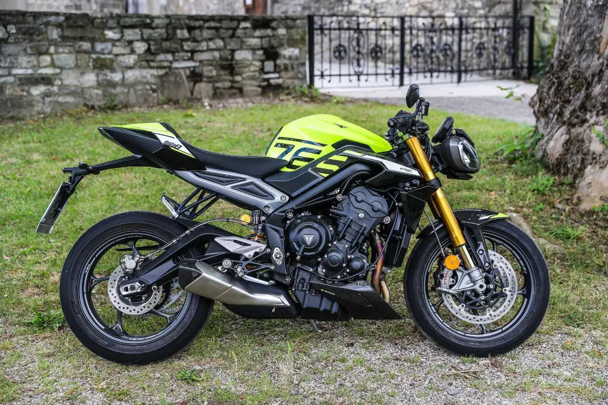 Triumph Street Triple RS vs Street Triple Moto2 Edition: la scelta si fa difficile (100)