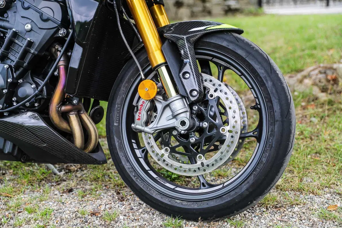 Triumph Street Triple RS vs Street Triple Moto2 Edition: la scelta si fa difficile (102)