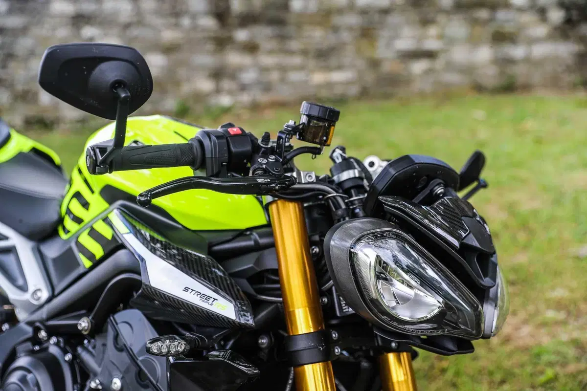 Triumph Street Triple RS vs Street Triple Moto2 Edition: la scelta si fa difficile (103)