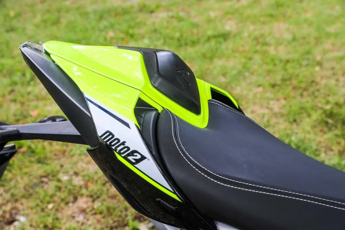 Triumph Street Triple RS vs Street Triple Moto2 Edition: la scelta si fa difficile (105)