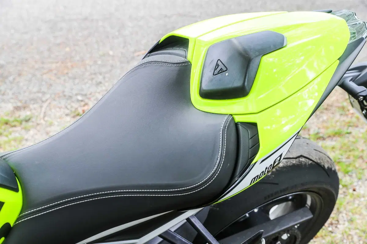 Triumph Street Triple RS vs Street Triple Moto2 Edition: la scelta si fa difficile (113)
