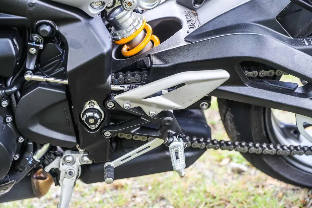 Triumph Street Triple RS vs Street Triple Moto2 Edition: la scelta si fa difficile (114)