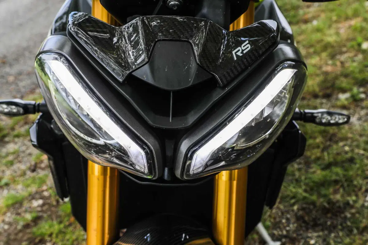 Triumph Street Triple RS vs Street Triple Moto2 Edition: la scelta si fa difficile (116)
