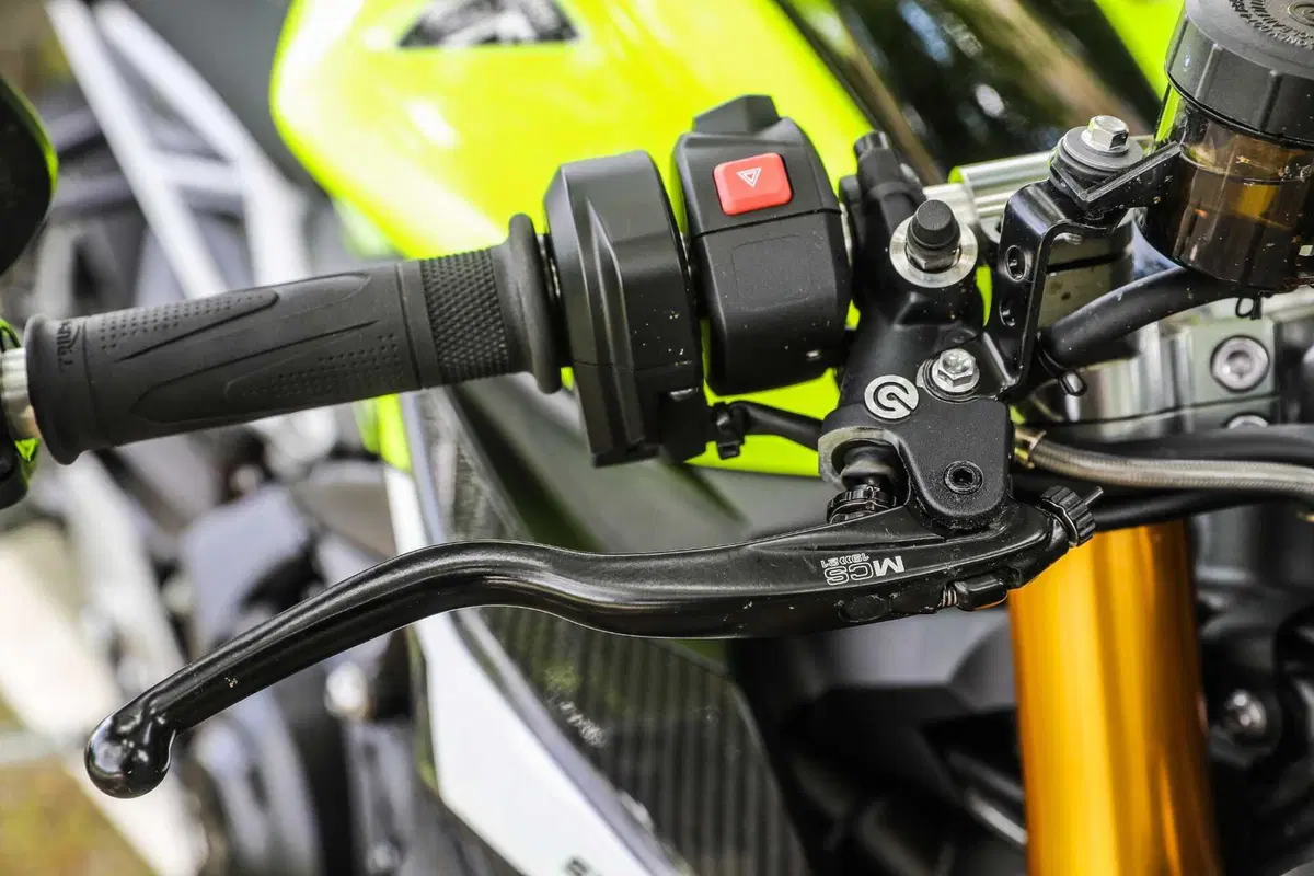 Triumph Street Triple RS vs Street Triple Moto2 Edition: la scelta si fa difficile (117)