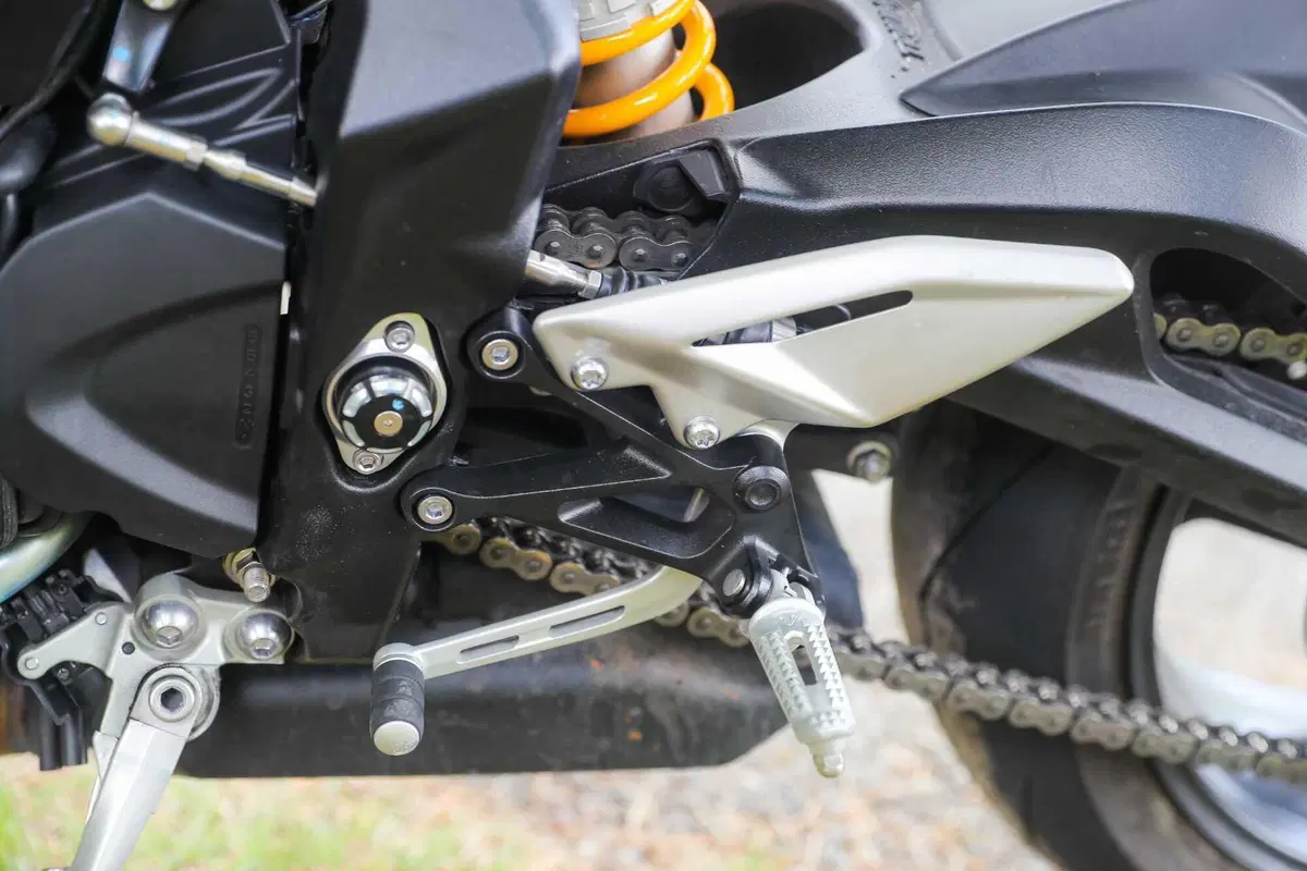 Triumph Street Triple RS vs Street Triple Moto2 Edition: la scelta si fa difficile (126)