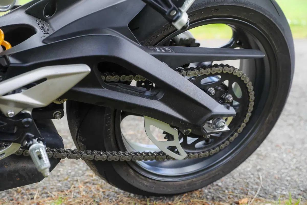 Triumph Street Triple RS vs Street Triple Moto2 Edition: la scelta si fa difficile (127)