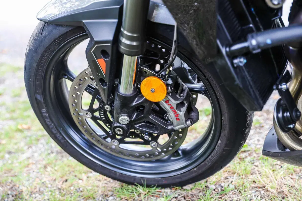 Triumph Street Triple RS vs Street Triple Moto2 Edition: la scelta si fa difficile (129)