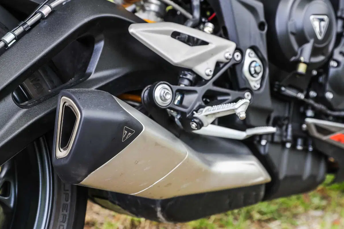 Triumph Street Triple RS vs Street Triple Moto2 Edition: la scelta si fa difficile (132)