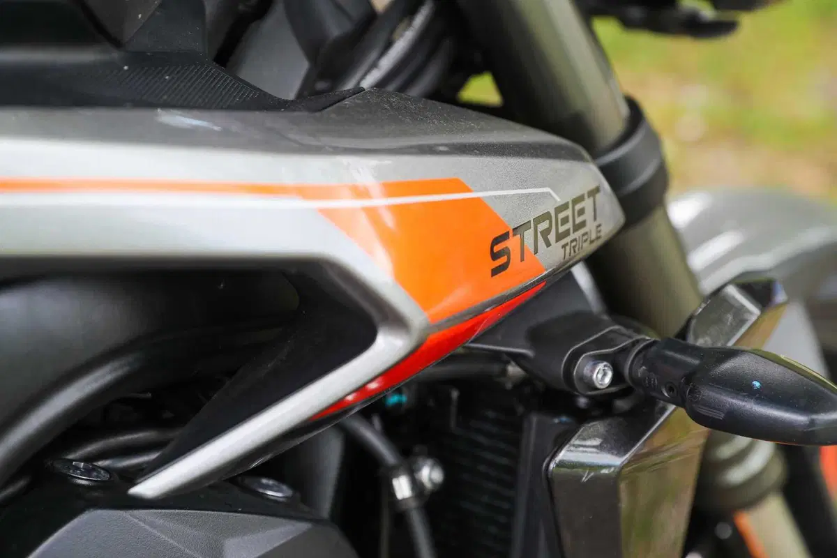 Triumph Street Triple RS vs Street Triple Moto2 Edition: la scelta si fa difficile (134)