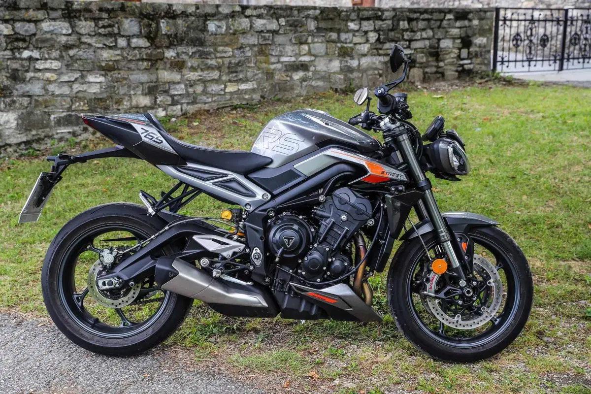 Triumph Street Triple RS vs Street Triple Moto2 Edition: la scelta si fa difficile (141)