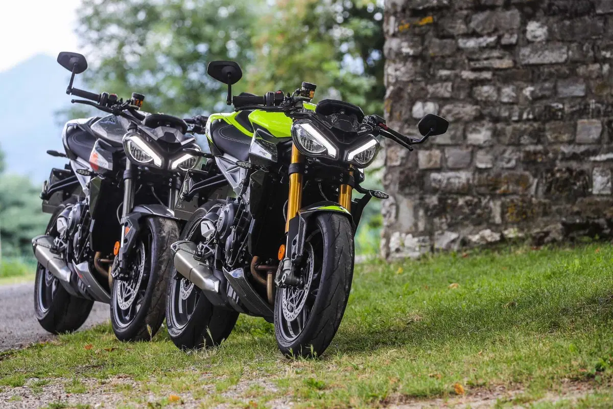 Triumph Street Triple RS vs Street Triple Moto2 Edition: la scelta si fa difficile (143)
